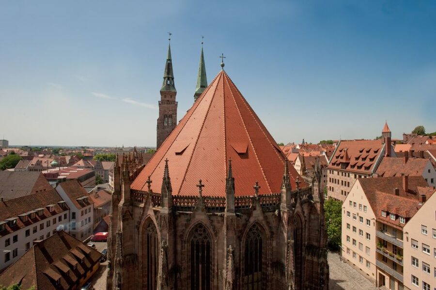 Nuremberg: Private guided tour of the Old Town in German - Meeting your guide at Tourist Information