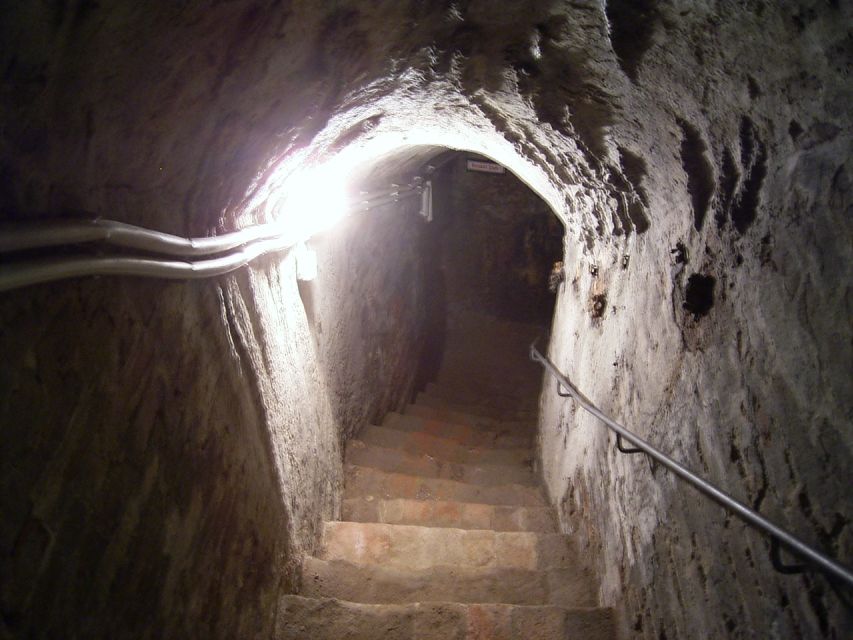 Nuremberg: Tunnels and Secret Passages in the City Wall Tour - Guides who turn stone into a story
