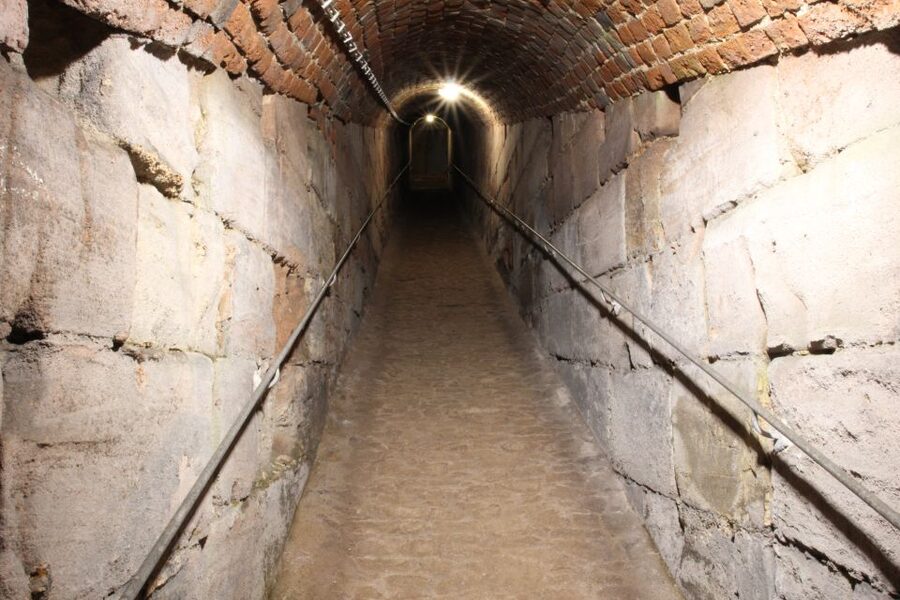 Nuremberg: Tunnels and Secret Passages in the City Wall Tour - Who should book this castle-wall tour?