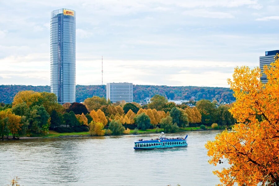 Panorama tour between Bonn and Königswinter - The Rhine opens toward Drachenfels and Petersberg