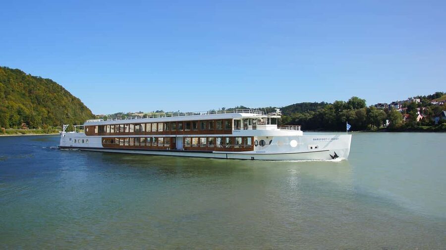 Passau: BAREFOOT Schleusentour - What the BAREFOOT boat experience is really about