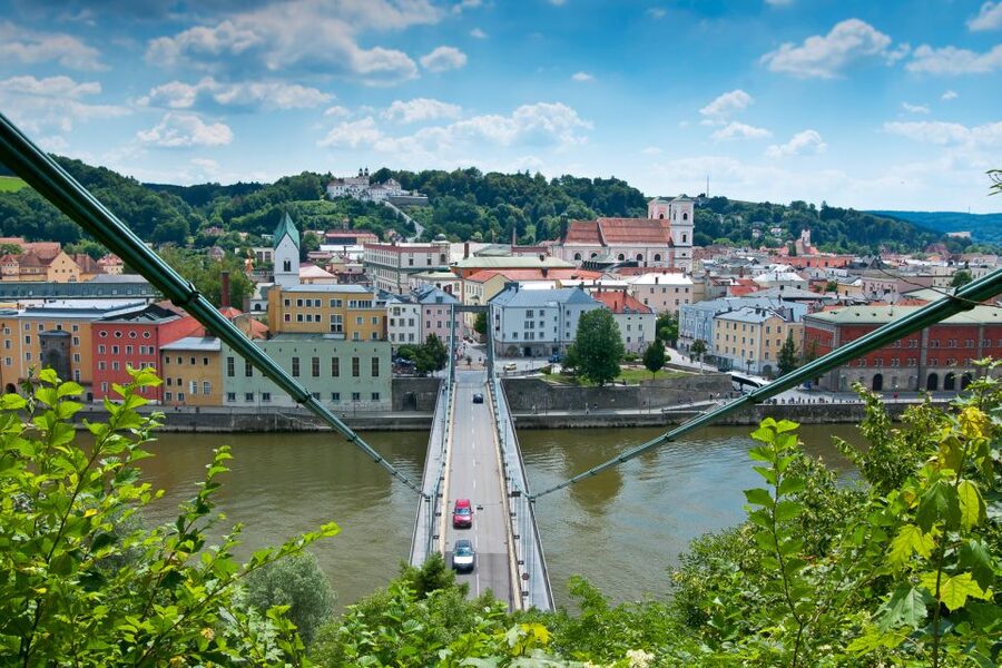 Passau: City Highlights Guided Walking Tour - Passau Town Hall and its armored knights