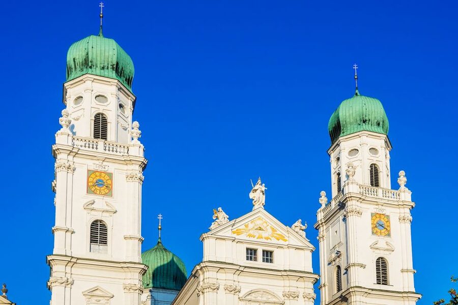 Passau: City Highlights Guided Walking Tour - The narrowest alley in town