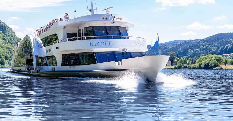 Passau: Crystal Ship Sightseeing Cruise - Haus am Strom and the route toward Obernzell