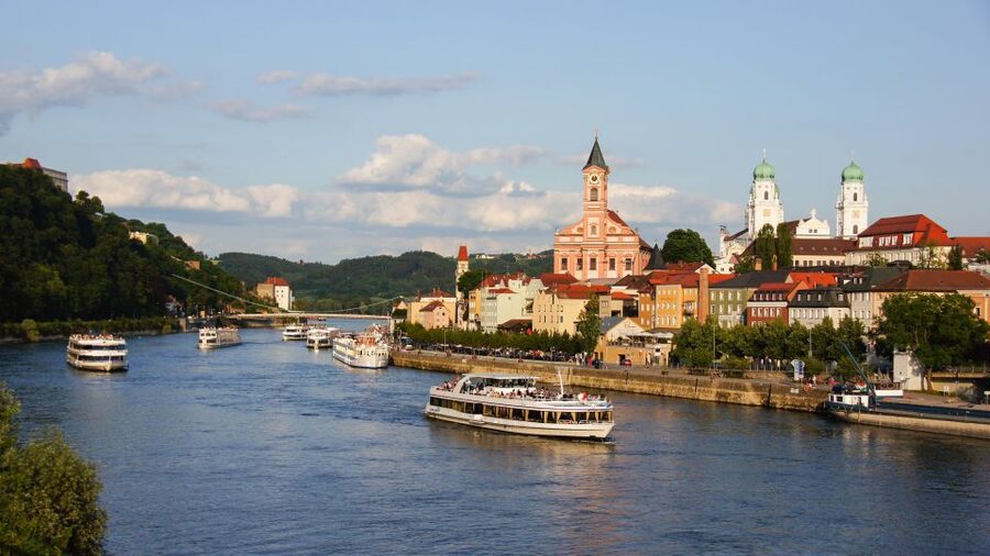 Passau: Floating City Highlights Tour on the Danube and Inn - The three-river confluence from the boat