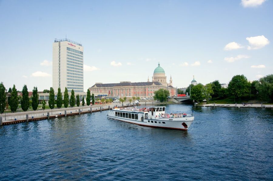 Potsdam: Palace Tour by Boat - Babelsberg Park and the first royal views