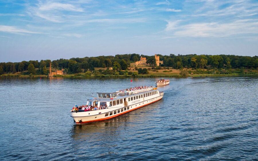 Potsdam: Palace Tour by Boat - The 90-minute route from Babelsberg to the Havel