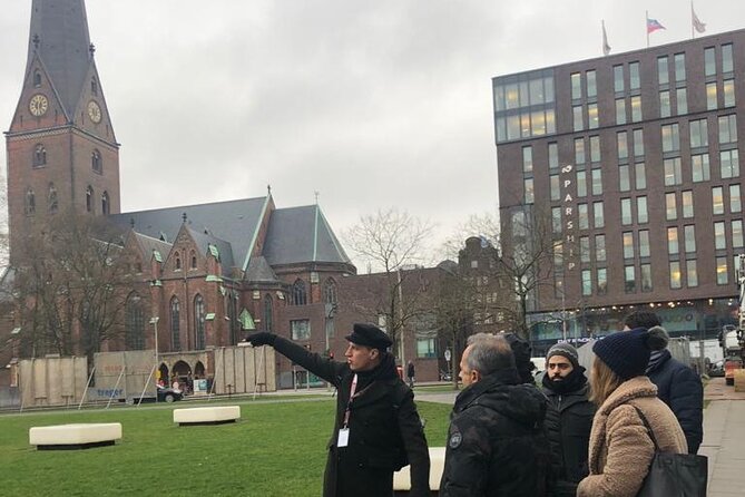 Private 2-Hour Hamburg Highlights Walking Tour - Trostbrücke and the line between two towns