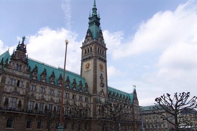 Private 3-Hour Hamburg Sightseeing Tour in a Mercedes Limousine - Starting at the Landungsbrücken or arranging pickup
