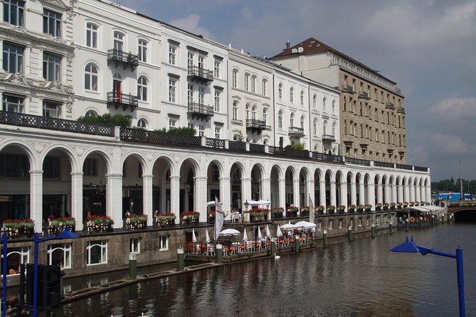 Private 3-Hour Hamburg Sightseeing Tour in a Mercedes Limousine - How private is the private tour?