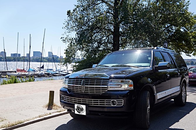 Private 5-Hour Hamburg Countryside Tour with a former policeman - Riding in a private SUV with Heiko Augustin