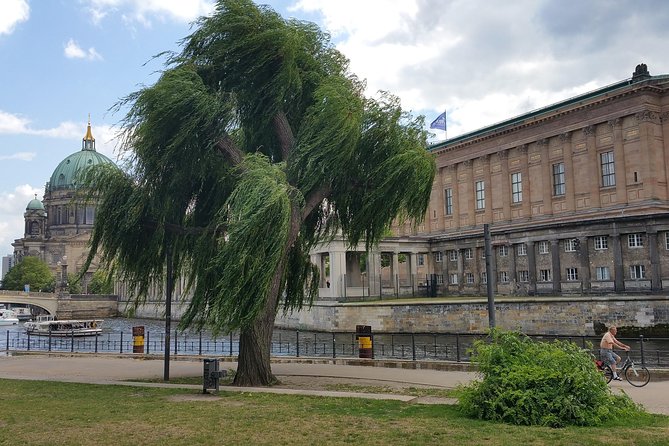 Private Berlin City Center Walking Tour - Brandenburg Gate and the Reichstag: Berlin’s public face
