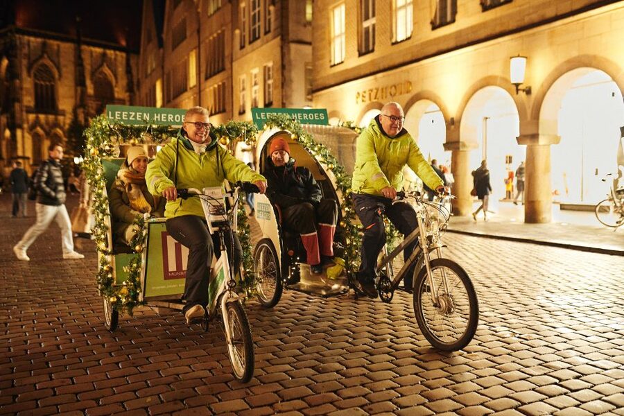 Private Christmas Tour in Münster including Glühwein - Meeting the rickshaw beside City Hall