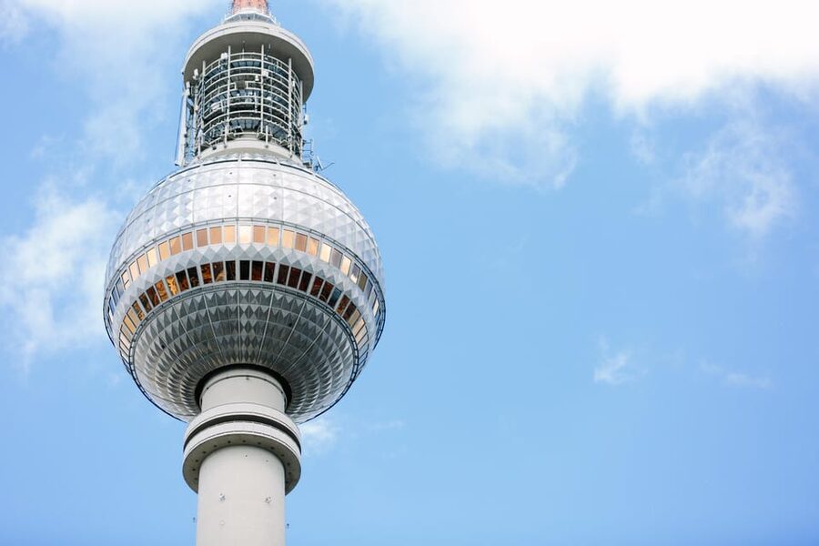 Private Highlights of Berlin Bike Tour - Checkpoint Charlie and the divided city