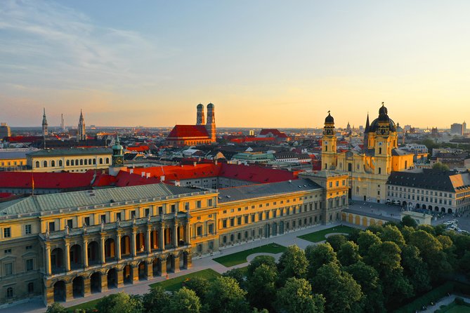 Private Munich Old Town Walking Tour - Marienplatz and the Glockenspiel finale
