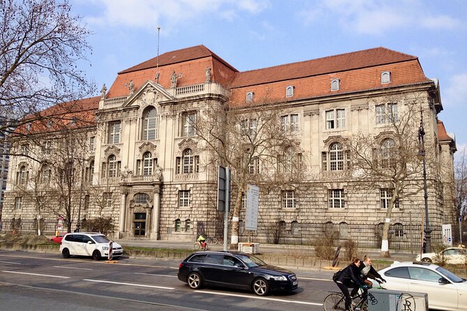 Private Taxi Tour City East & West History and Architecture 3-4h - Reichstag and the government quarter explain reunified Berlin