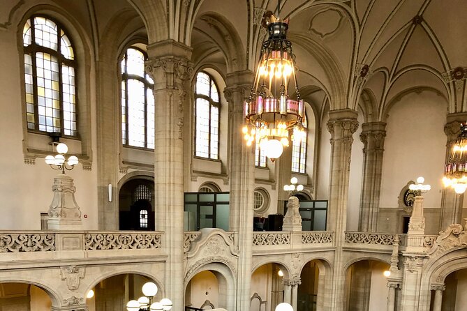 Private Taxi Tour City East & West History and Architecture 3-4h - From Hackesche Höfe to the New Synagogue