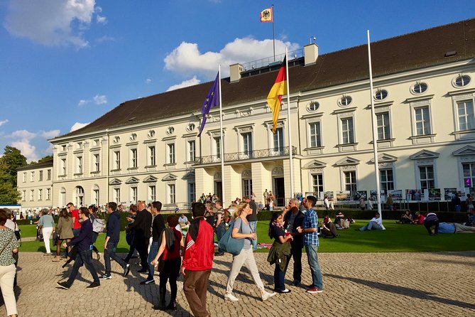 Private Taxi Tour City East & West History and Architecture 3-4h - East Berlin, Unter den Linden, and the great squares