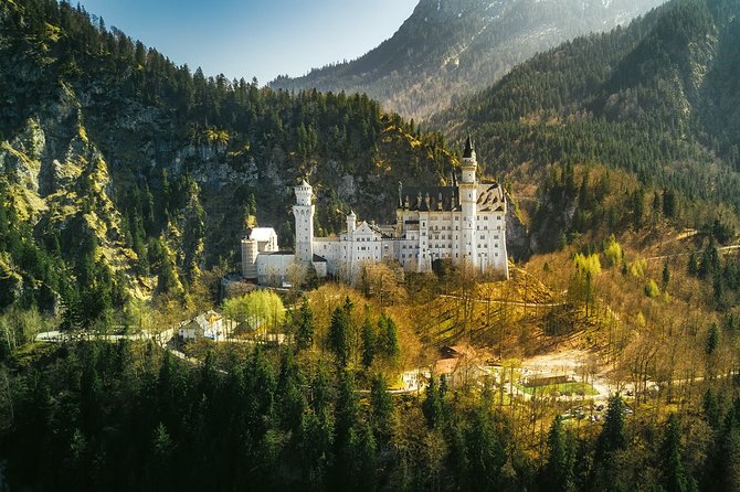 Private Tour of Neuschwanstein Castle & Highline 179 from Munich - What the private guide adds