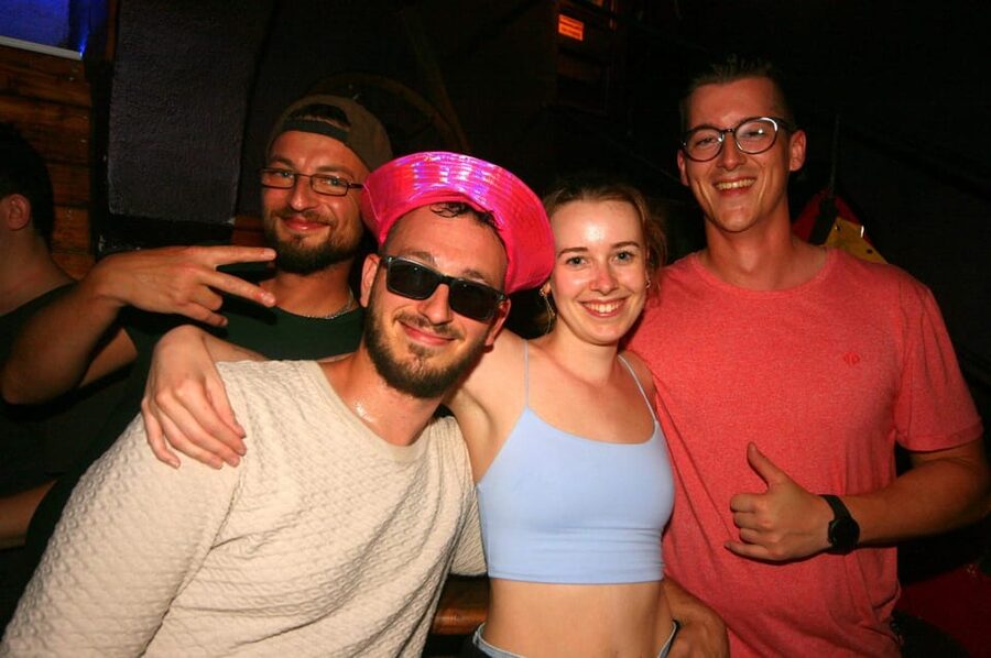 Pubcrawl Augsburg: Tour through best Bars and Clubs in Town - Timing, language, and practical planning