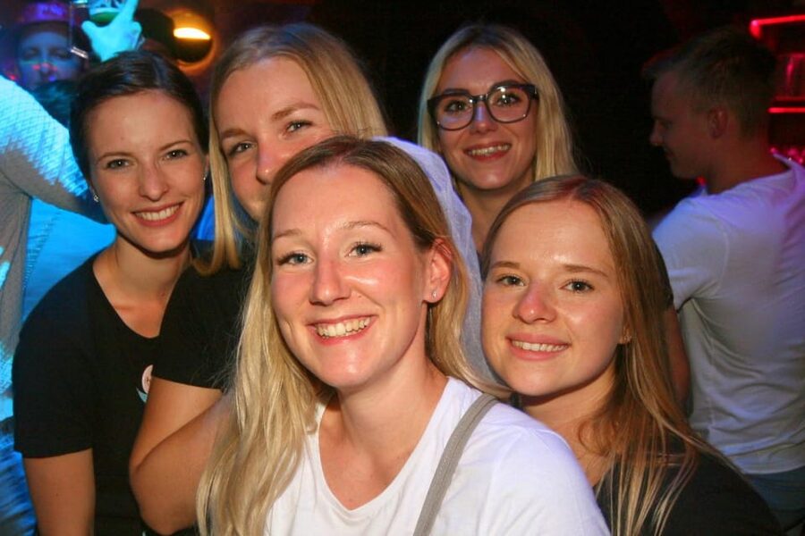 Pubcrawl Augsburg: Tour through best Bars and Clubs in Town - Starting at Susis Hexenhaus on Jakoberstraße