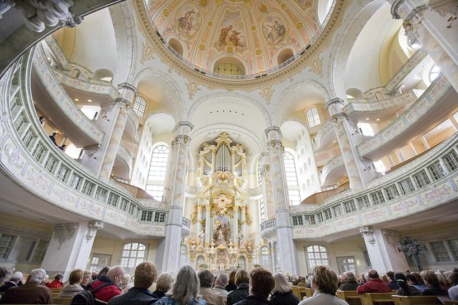 Public guided tour of the old town including a tour of the Frauenkirche - Stallhof opens with medieval Dresden