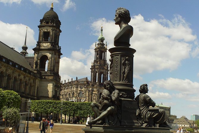 Public guided tour of the old town including a tour of the Frauenkirche - Semper Opera House brings culture into the route