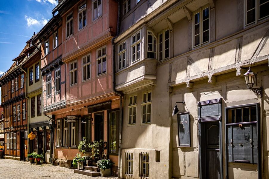 Quedlinburg: Guided City Highlights Walking Tour - More than 2,000 timber-framed houses