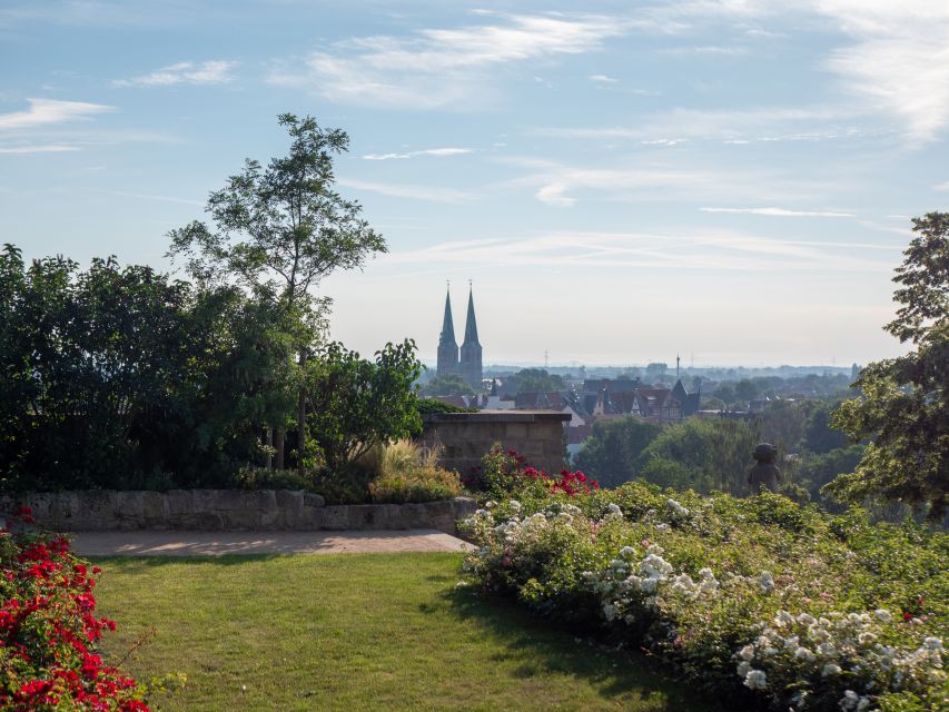 Quedlinburg: Guided City Highlights Walking Tour - The climb to castle hill and the collegiate church