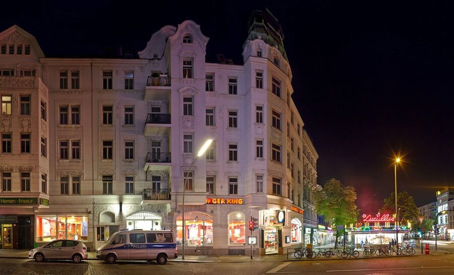 Reeperbahn Walking Tour with St. Pauli Local - Spielbudenplatz and the rules of the Kiez