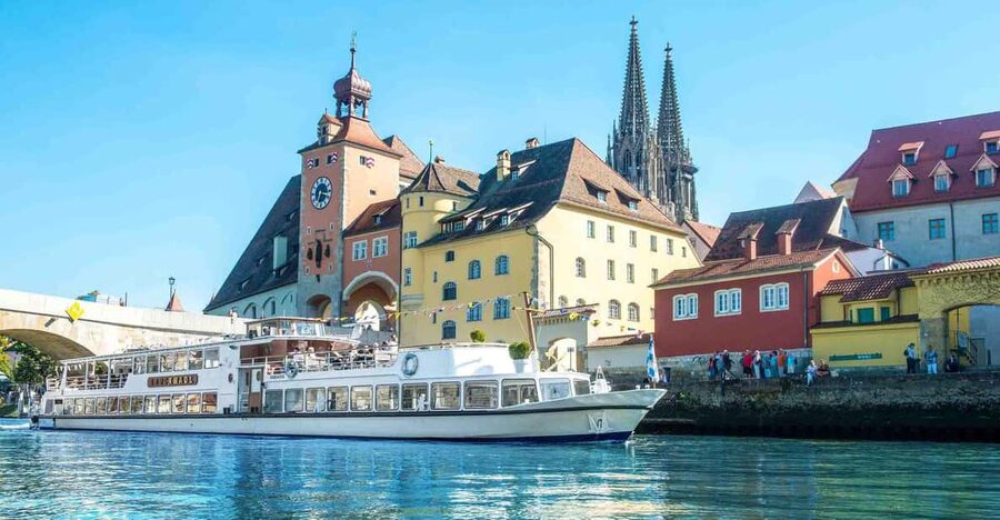 Regensburg: City Highlights Historical Boat Tour - Who will enjoy this cruise most?
