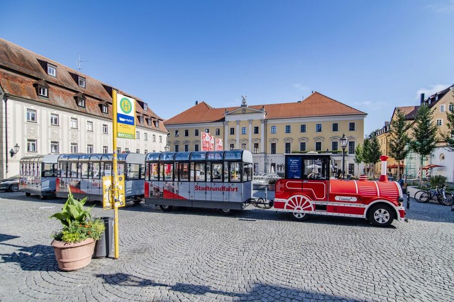 Regensburg: City Tour with the Bimmelbahn Train - Following the Danube from a comfortable seat