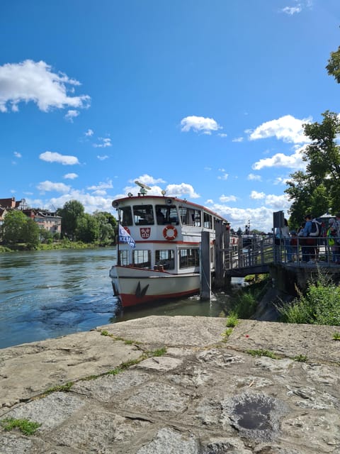 Regensburg: Original Strudelrundfahrt - Seeing Regensburg’s old town from the Danube