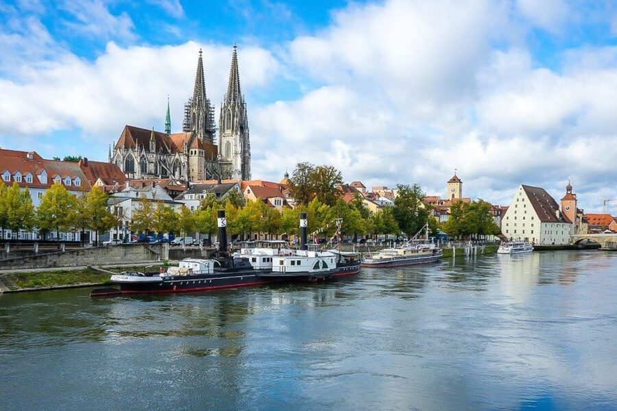 Regensburg: Private Walking Tour With Professional Guide - Starting under the station clock
