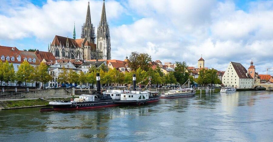 Regensburg: Private Walking Tour With Professional Guide - Reading the Old Town’s 1,500 buildings
