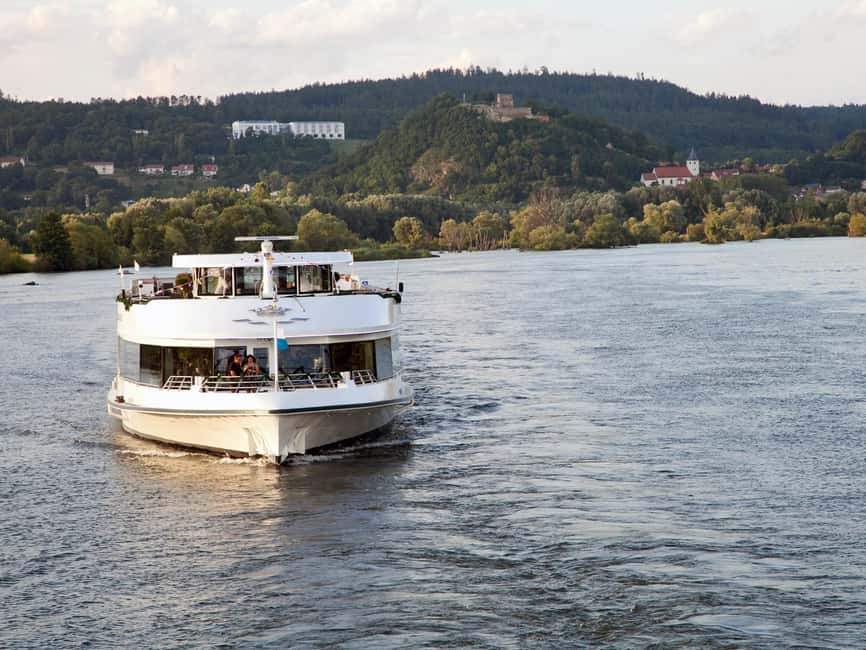 Regensburg: Sightseeing Cruise to Walhalla - Walhalla landing and the memorial visit