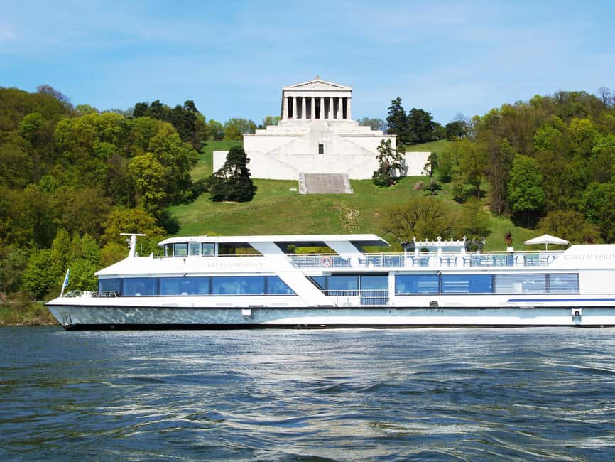 Regensburg: Sightseeing Cruise to Walhalla - Finding the boat near Regensburg’s Old Town