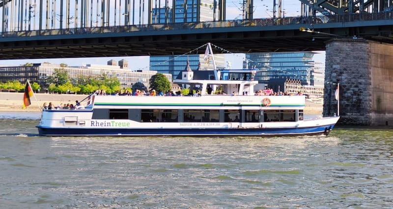RhineRiverBoatTour from Bonn to Königswinter with Live Guide - Food, drinks, and the feel on board