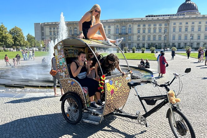 Rickshaw Tours Berlin - Groups of up to 16 people with several rickshaws - Checkpoint Charlie and Friedrichstrasse