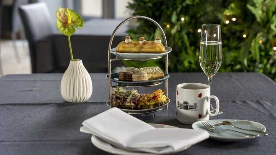 Rooftop Aperitif at Reichstag Käfer Restaurant - Who will enjoy this most?