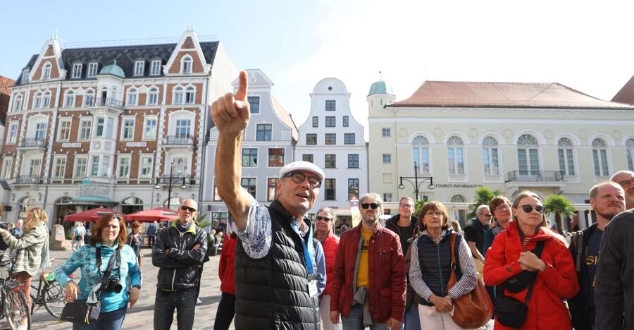 Rostock: Guided tour of the historic city center - Walking through Rostock’s historic center