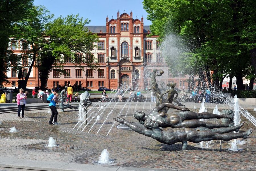 Rostock: Guided tour of the historic city center - Booking flexibility and useful planning notes