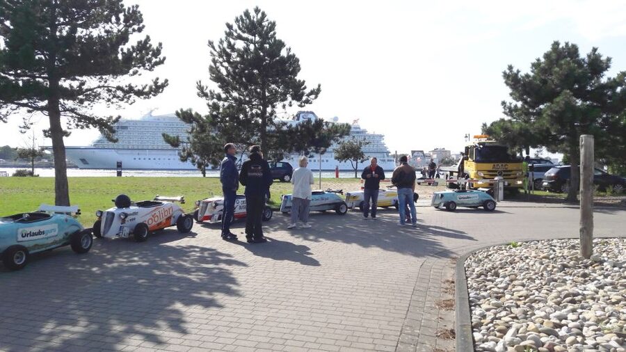 Rostock: Hot Rod Sightseeing Tour to Warnemünde - What the $206 price really buys you
