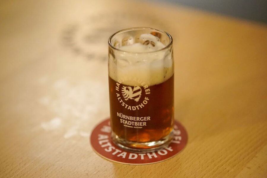"Rotes Bier" and "Blaue Zipfel". A historical-culinary walk - Bratwurst Röslein and the case for small sausages