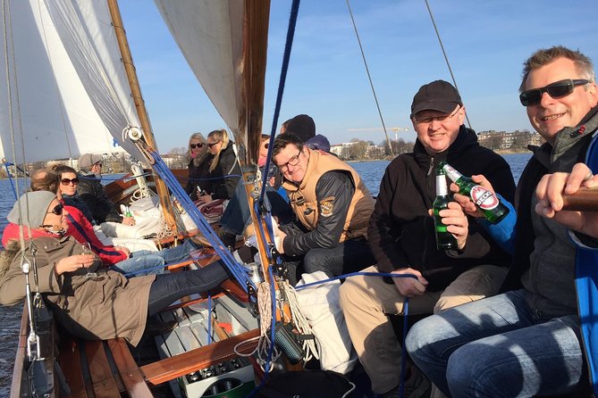 Sailing trip on the Hamburg Outer Alster - Why the small group improves the outing