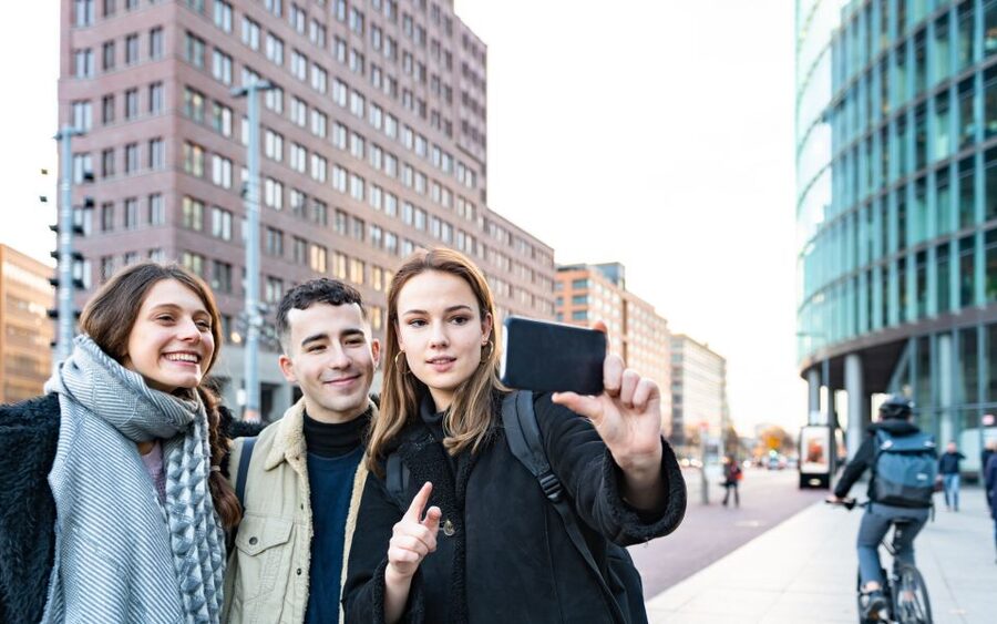 Scavenger Hunt through Berlin's Government District - How hard are the 16 puzzles?