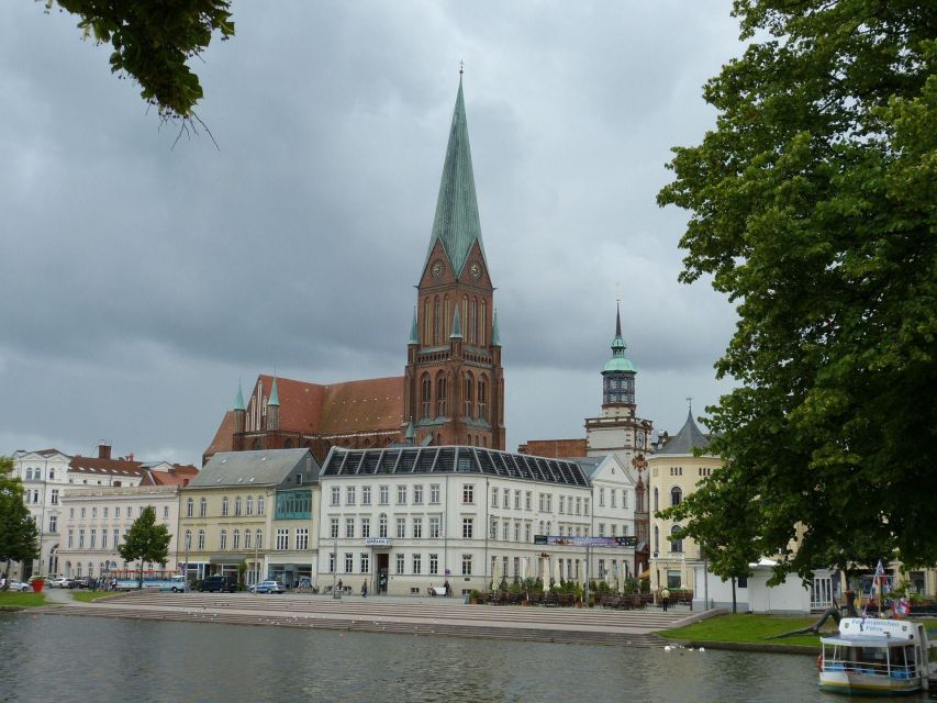 Schwerin: Private Guided Walking Tour - Five things to know before you book