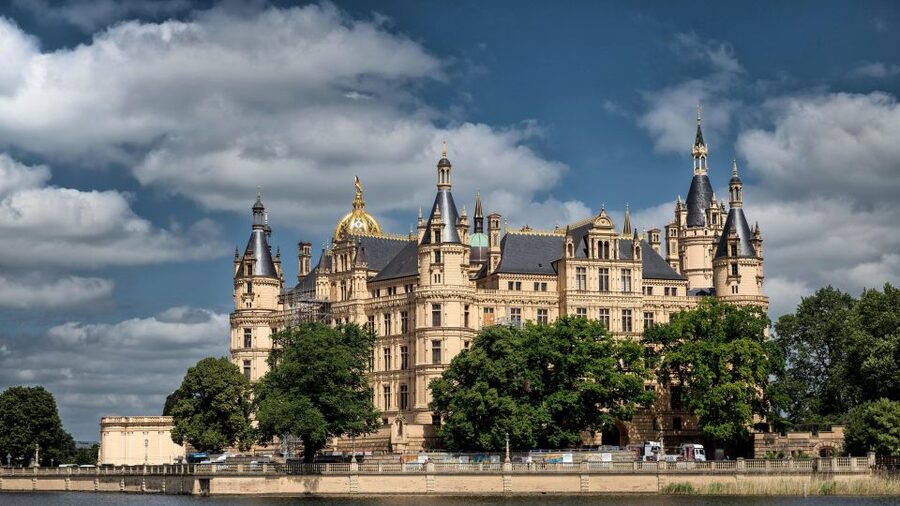 Schwerin: Private Guided Walking Tour - Starting beside Schwerin Palace