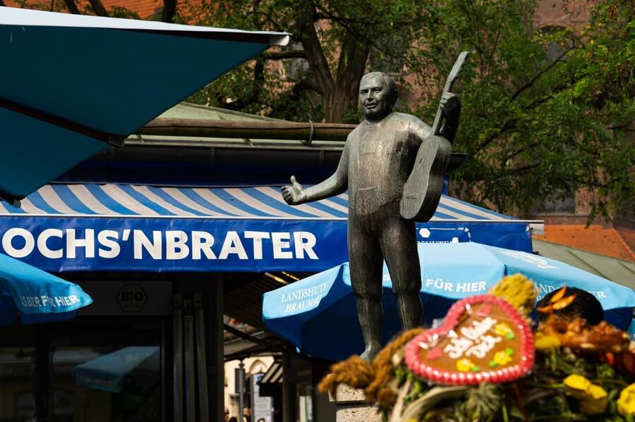 Short & sweet: Tasting the Viktualienmarkt - Veal sausage, pretzels, and Munich food customs