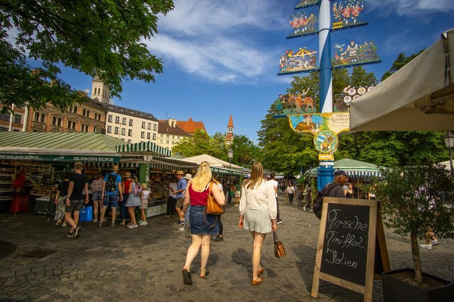 Short & sweet: Tasting the Viktualienmarkt - Why the guide can make or break the visit